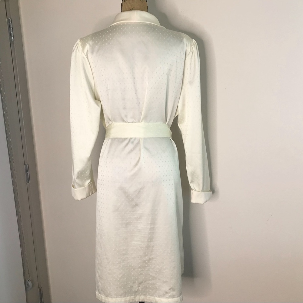 Vtg Victoria's Secret Gold Crown Label Satin Robe w/ belt Size Large Ivory 70s - Picture 5 of 13